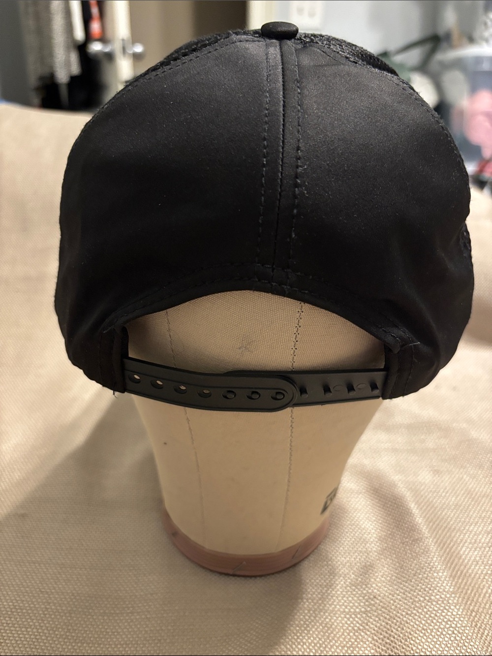 FIFA World Cup 2026 Official Hospitality Trucker Hat - Picture 4 of 6